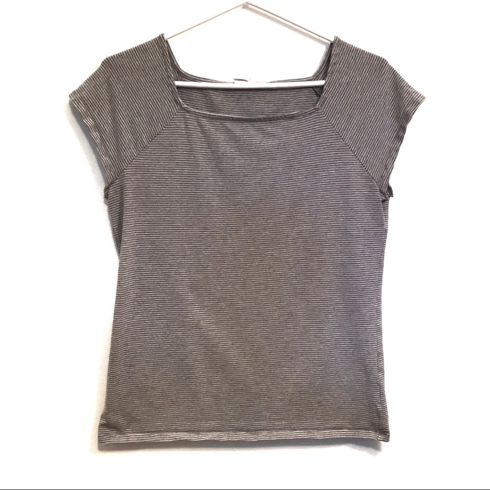 Gap gray striped t-shirt size large